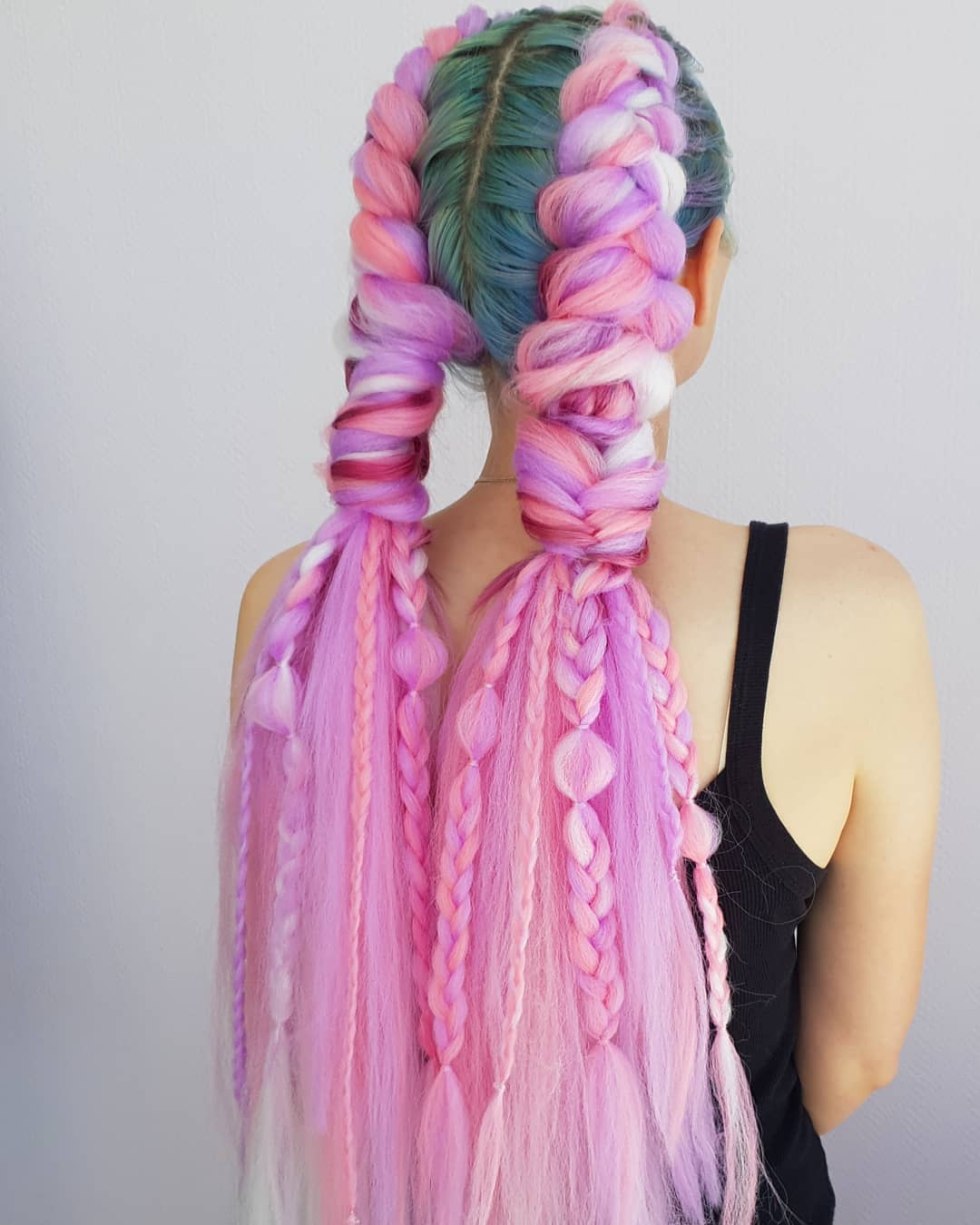 Braids with colored strands