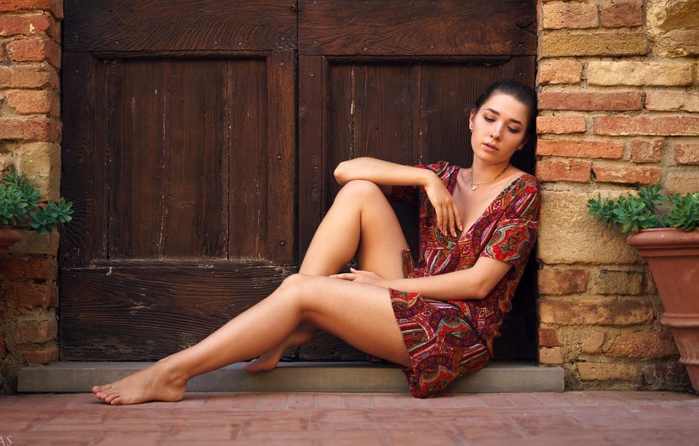 Girl with no British legs