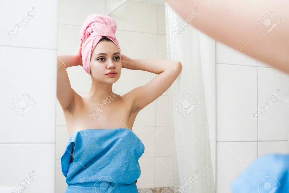 Girls with a towel on the hips