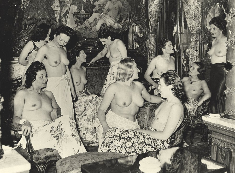 Naked roulette casino xxx