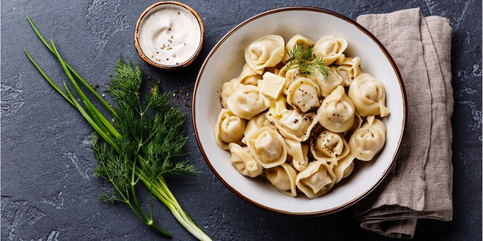 Dumplings in a plate from above