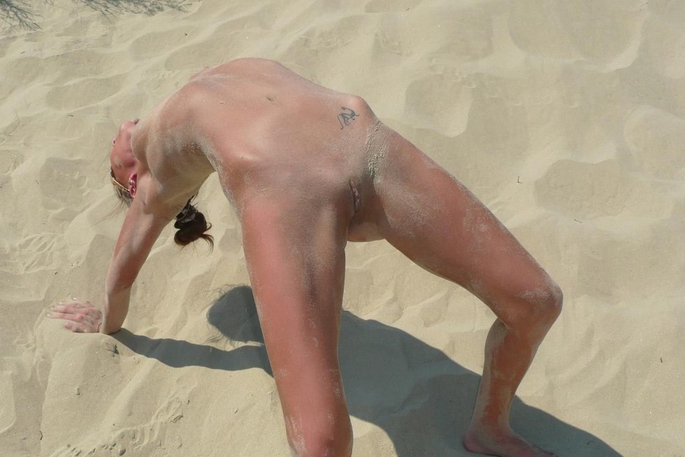 Many naked women pissing