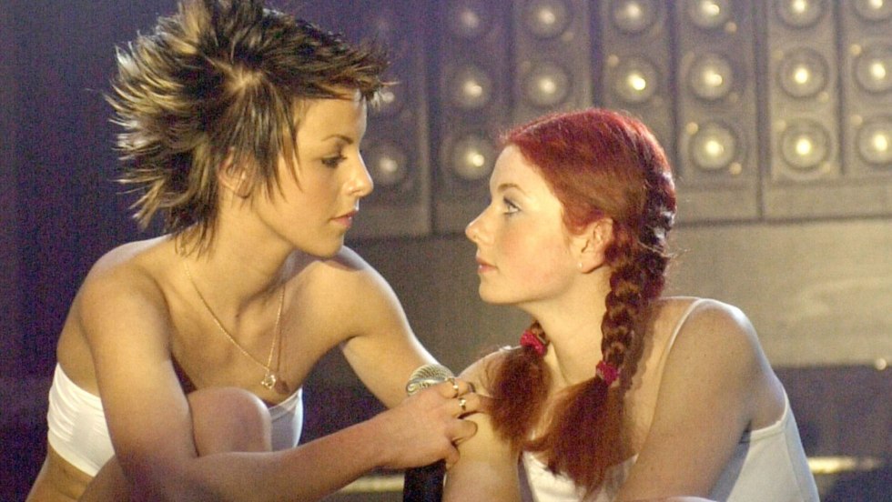 Julia Volkova and Lena Katina Kiss