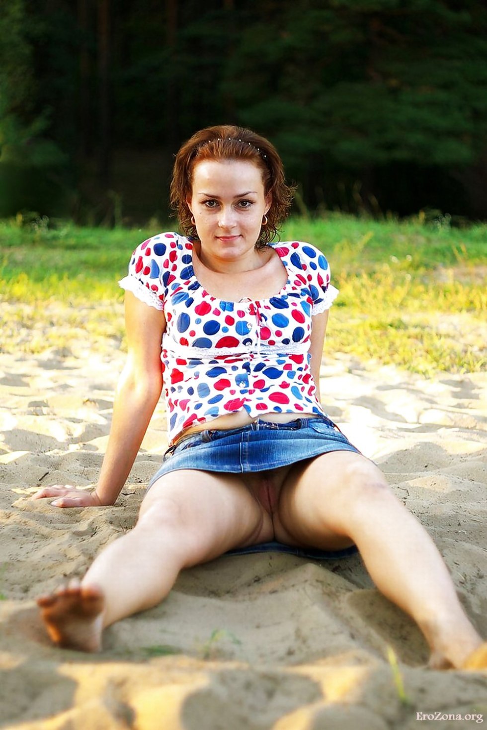 Girl in Yukka without panties