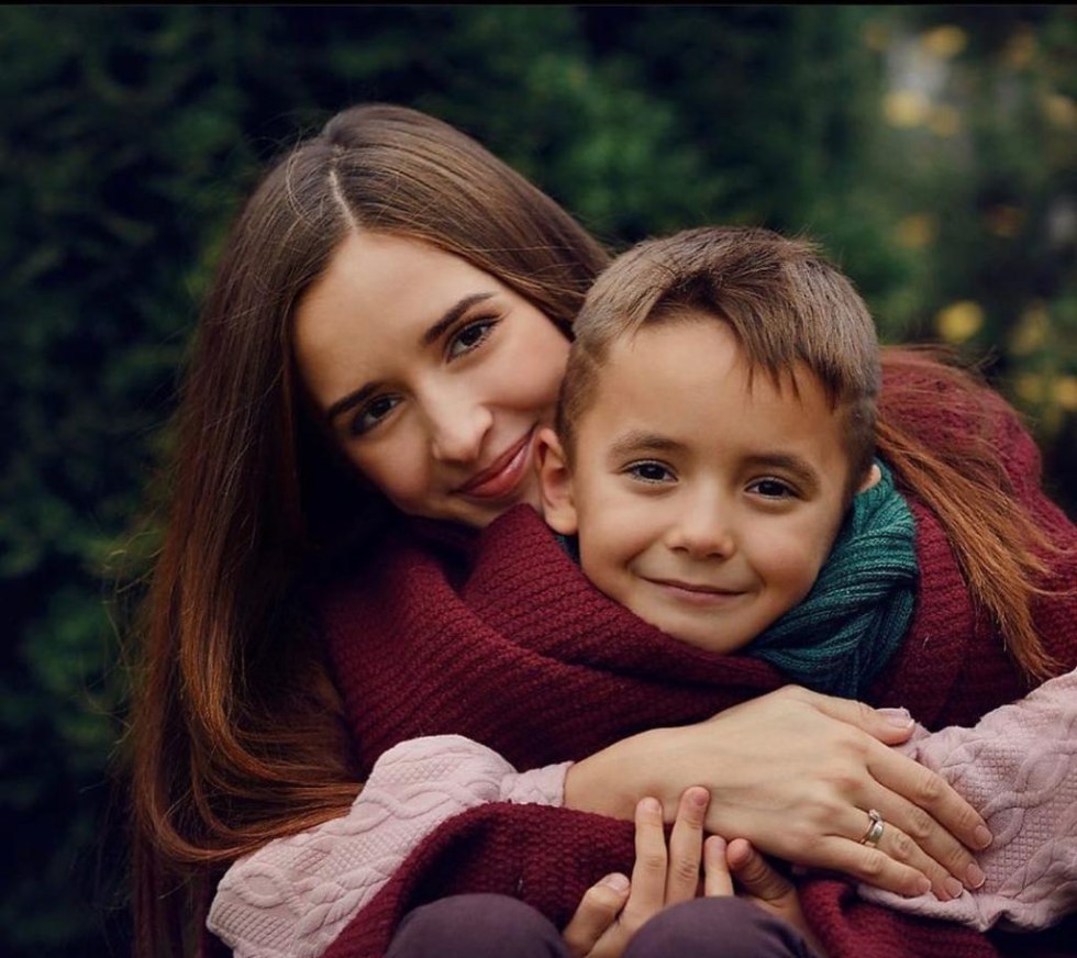 Jennifer Love Hwitt naked spread her legs