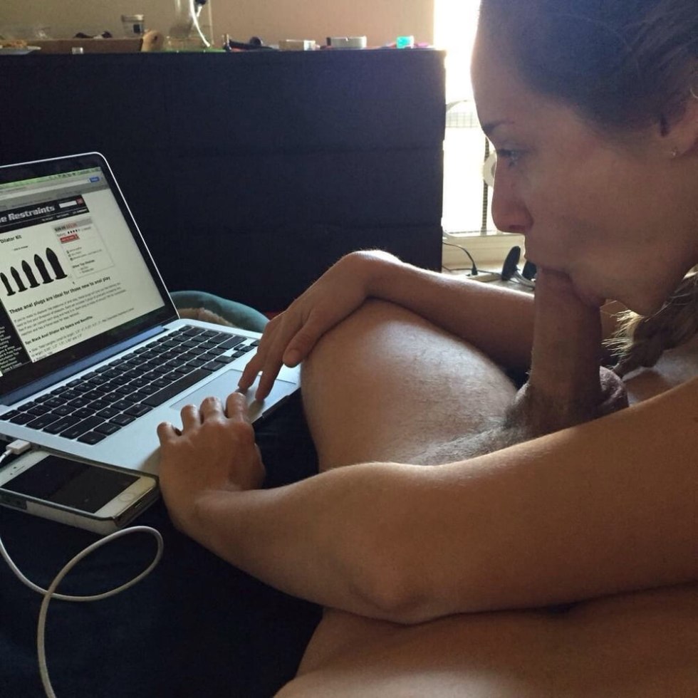 Masturbation before the computer