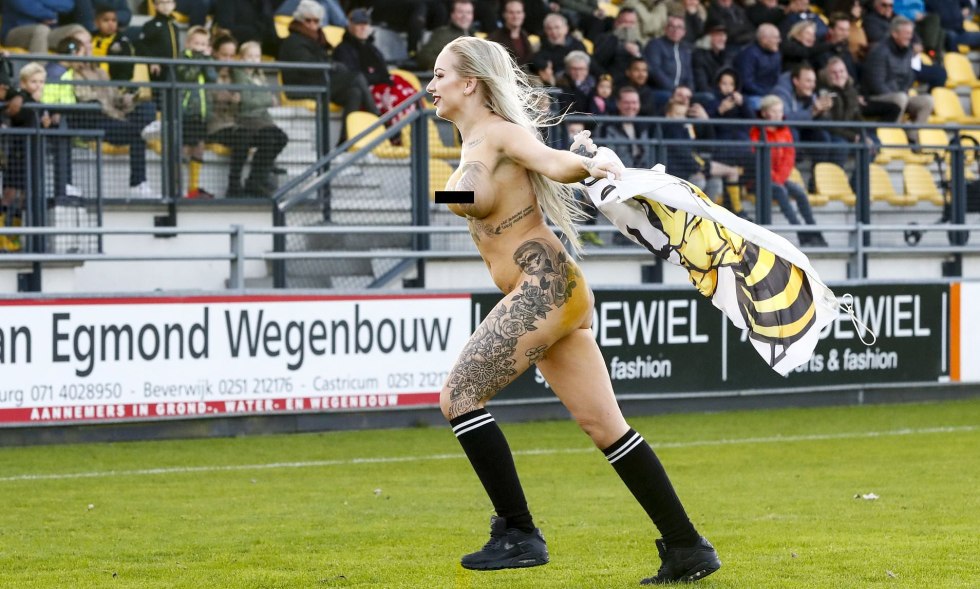 Naked woman ran out to the football field