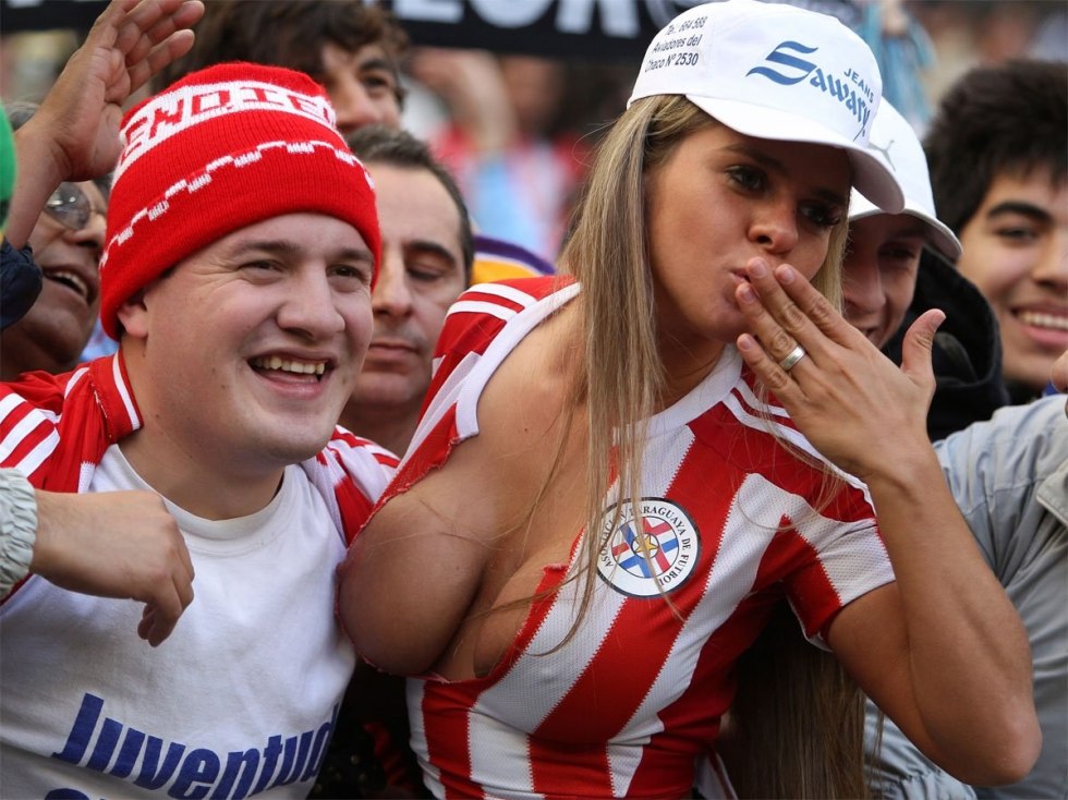 Lee Nicole football player naked