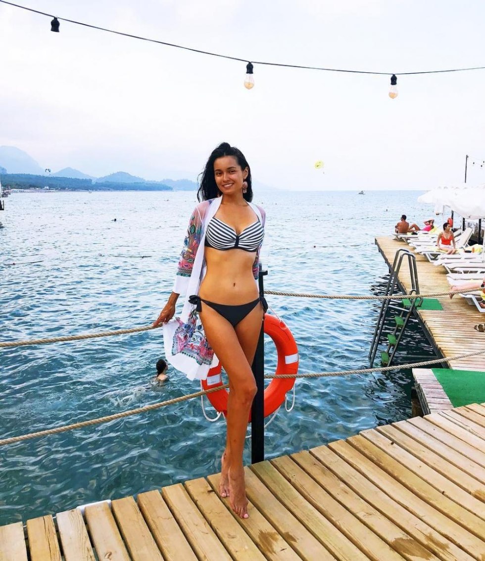 Hana Black shows pussy