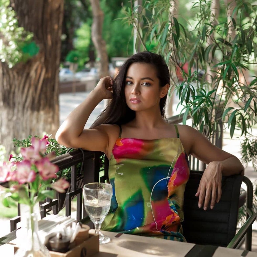 Mature brunette in nature fuck