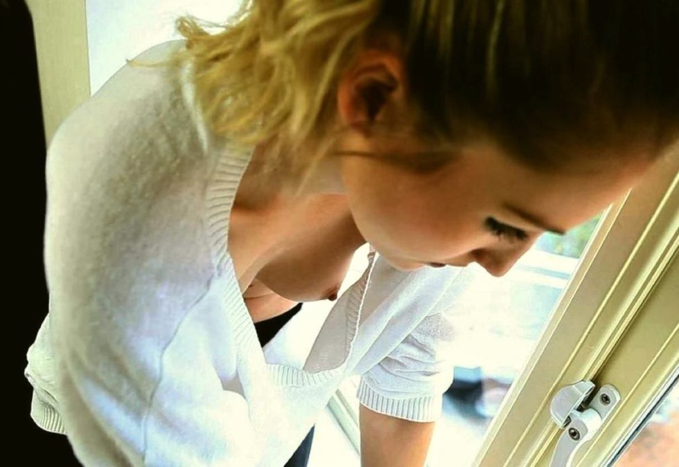 Japanese undresses on the street