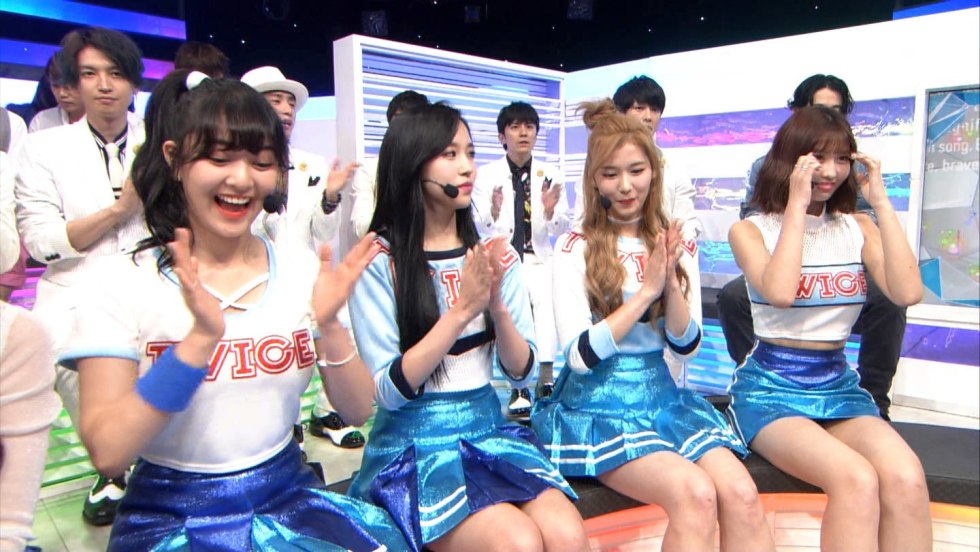 Twise Mina spread her legs