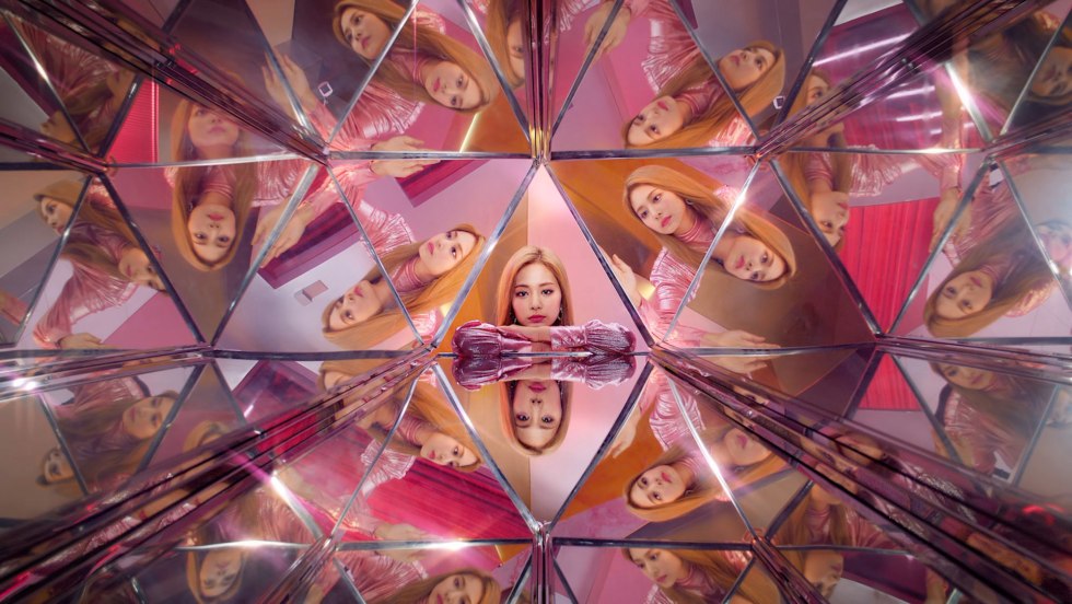 Hyuna Korean singer and her boyfriend