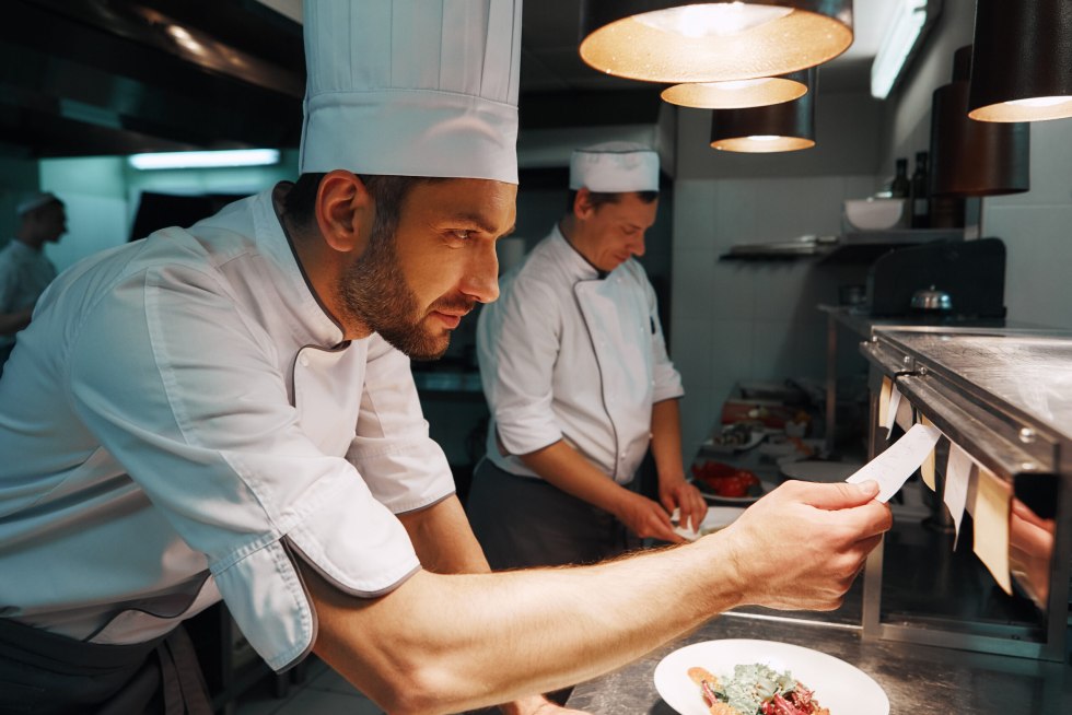 Direct communication in the restaurant kitchen between employees