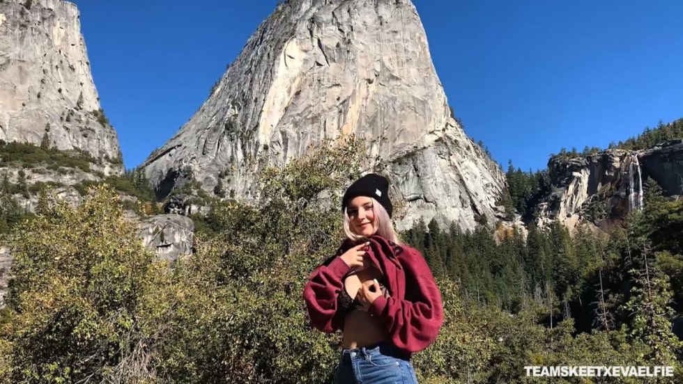 EVA ELFIE Road of Glory