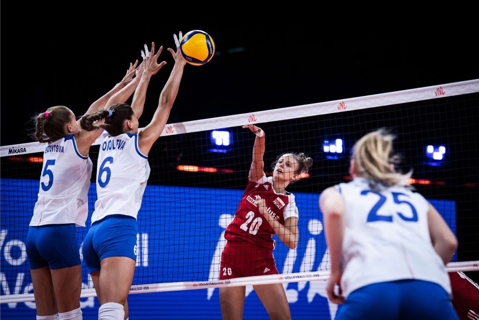 Caroline Bernardino volleyball player