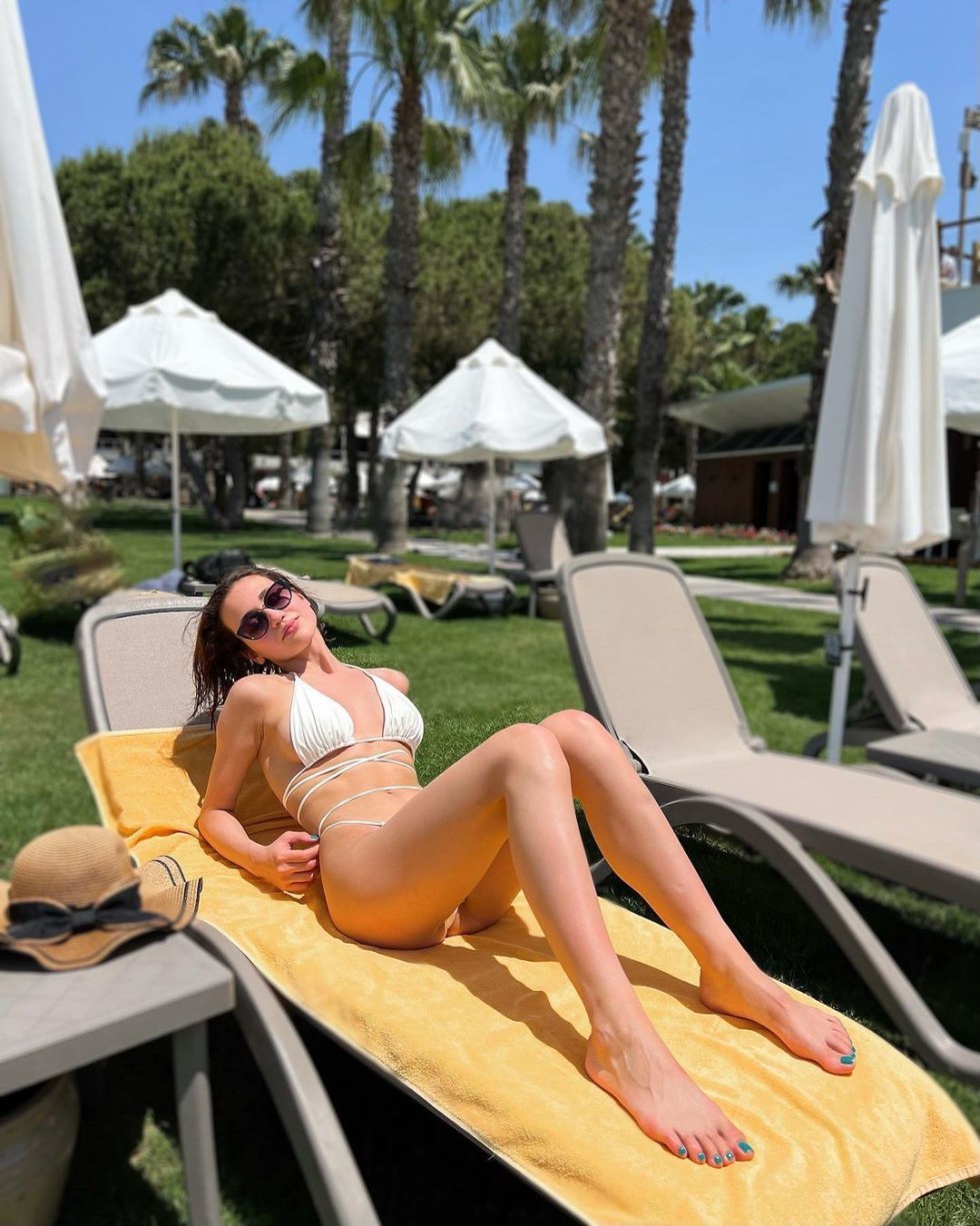 Elizaveta Khudaiberdieva skater