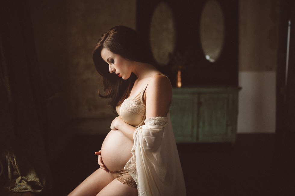 Beautiful photo of a pregnant woman
