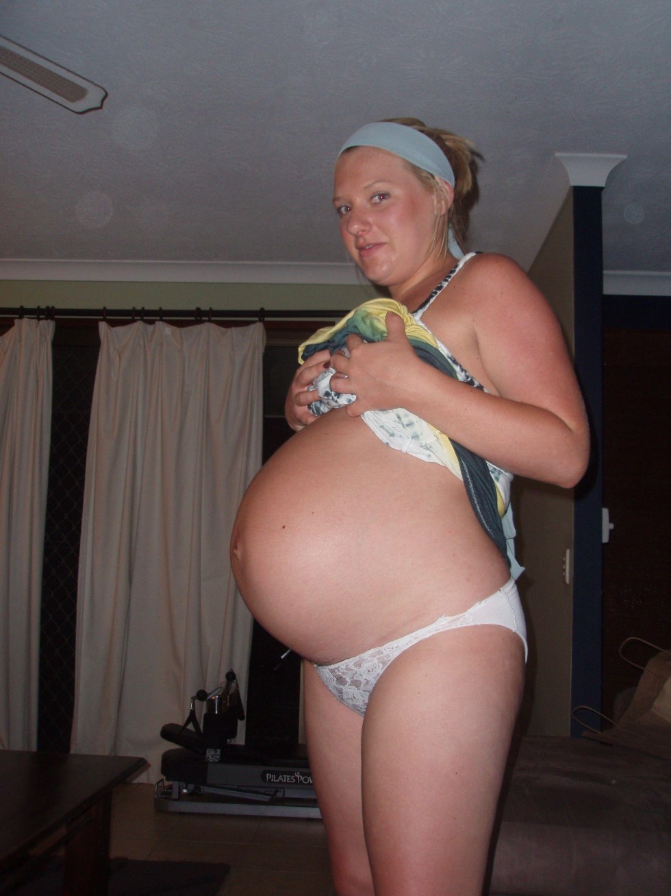 Lesbian photo shoot of a pregnant woman