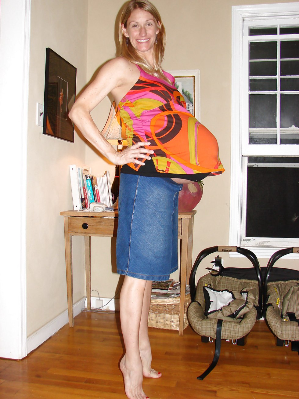 Naked pregnant woman