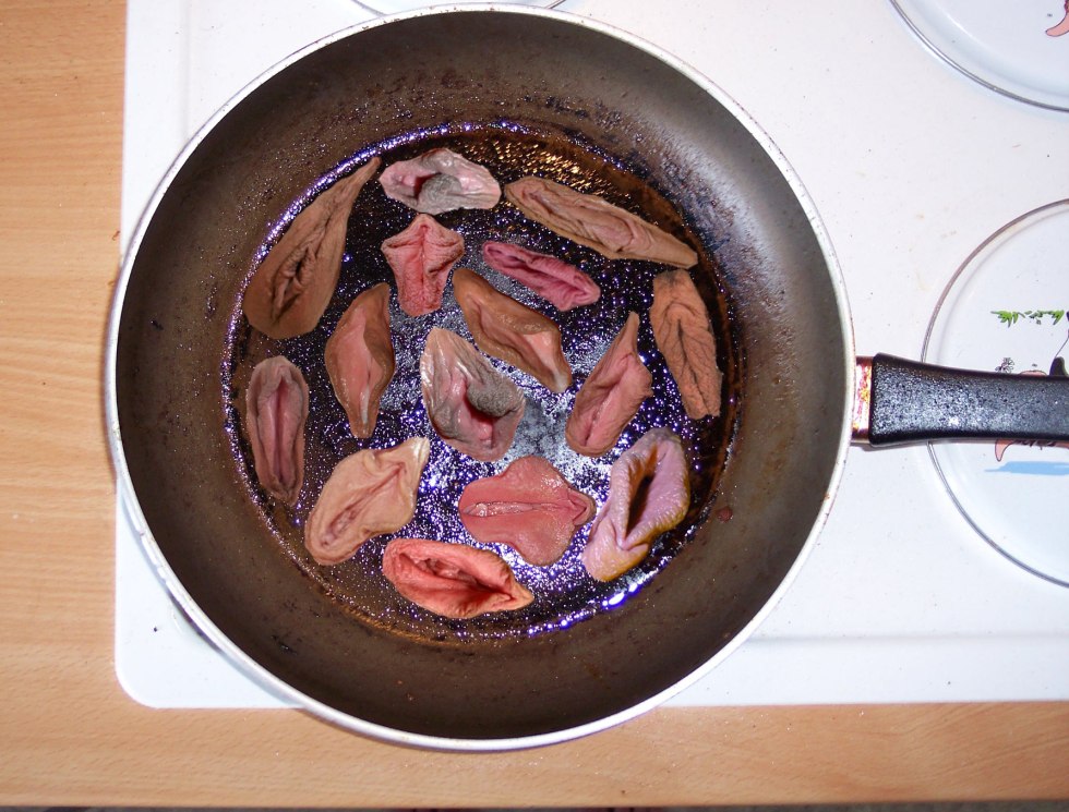 Huge ass in a pan cannibalism