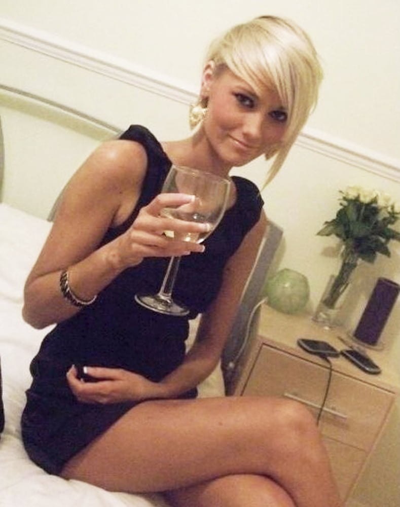 Winona Ryder in childhood in the bathroom