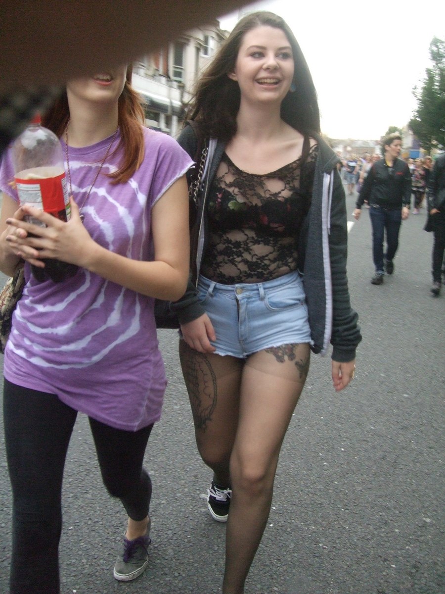 FlaSher group of schoolgirls