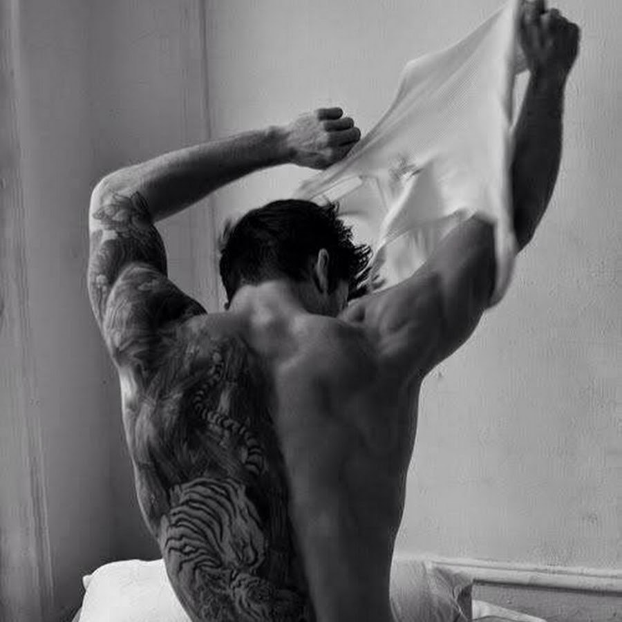 Erotic Crouch Positions (83 photos)