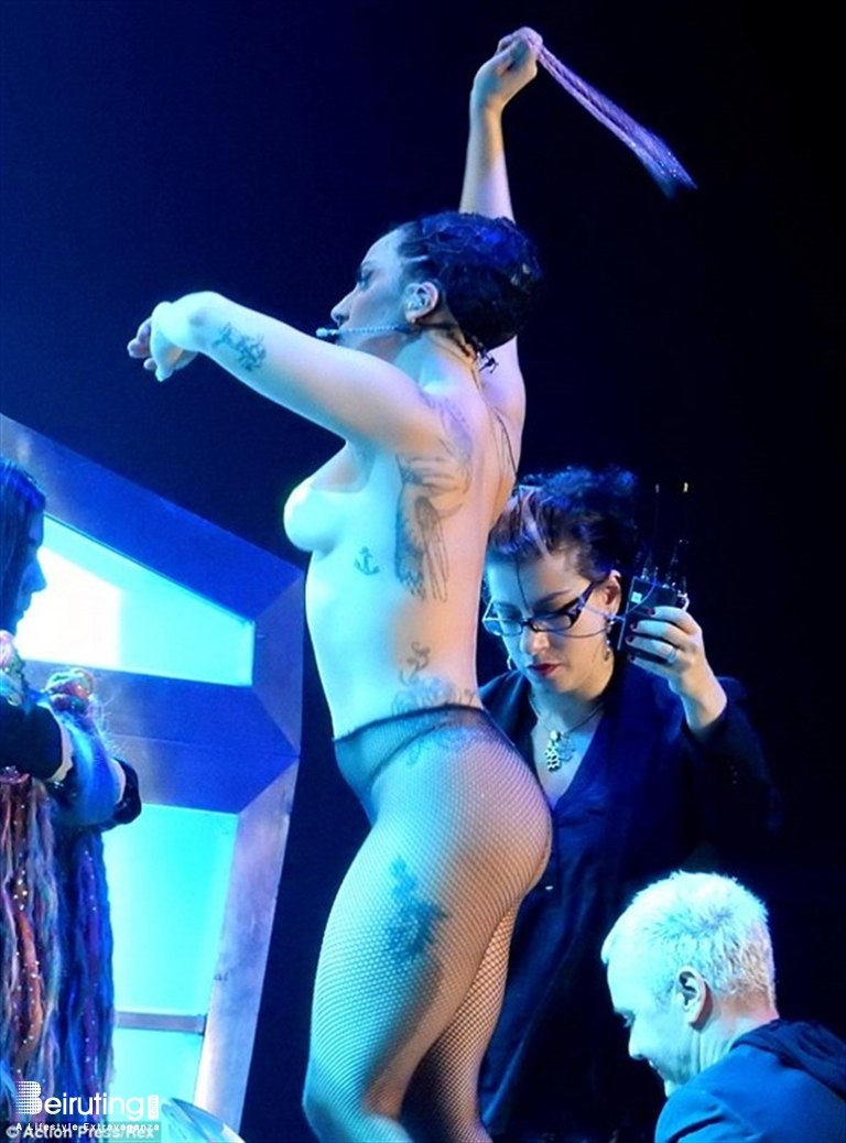 Lady Gaga on stage without panties