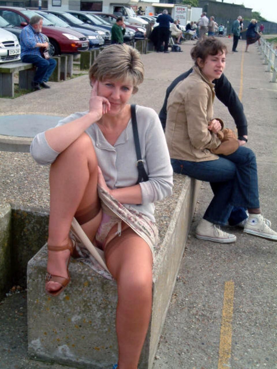 Mini skirts and wind