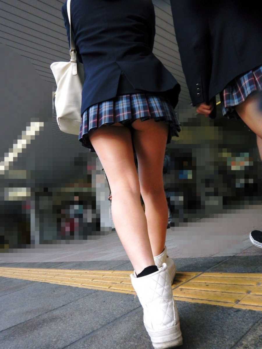 Schoolgirls under a mini skirt