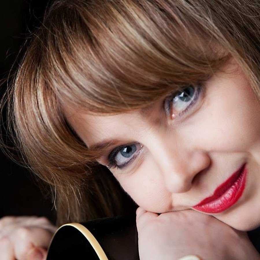 Iren Sinai porn actress