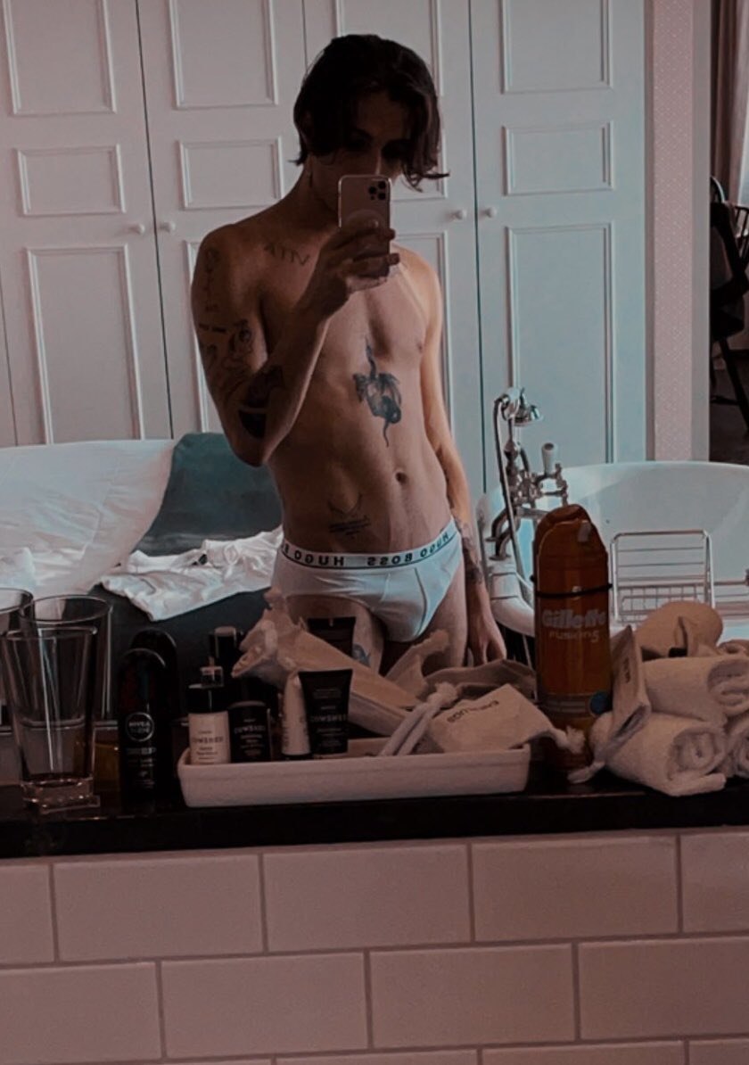 Naked Damiano Maneskin