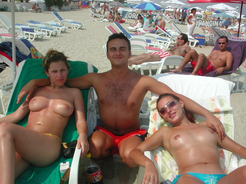 Naked girls fuck on the beach
