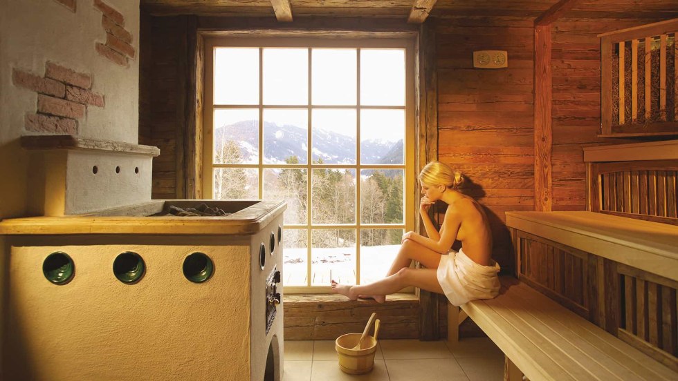 Idevushka guy in the bathhouse