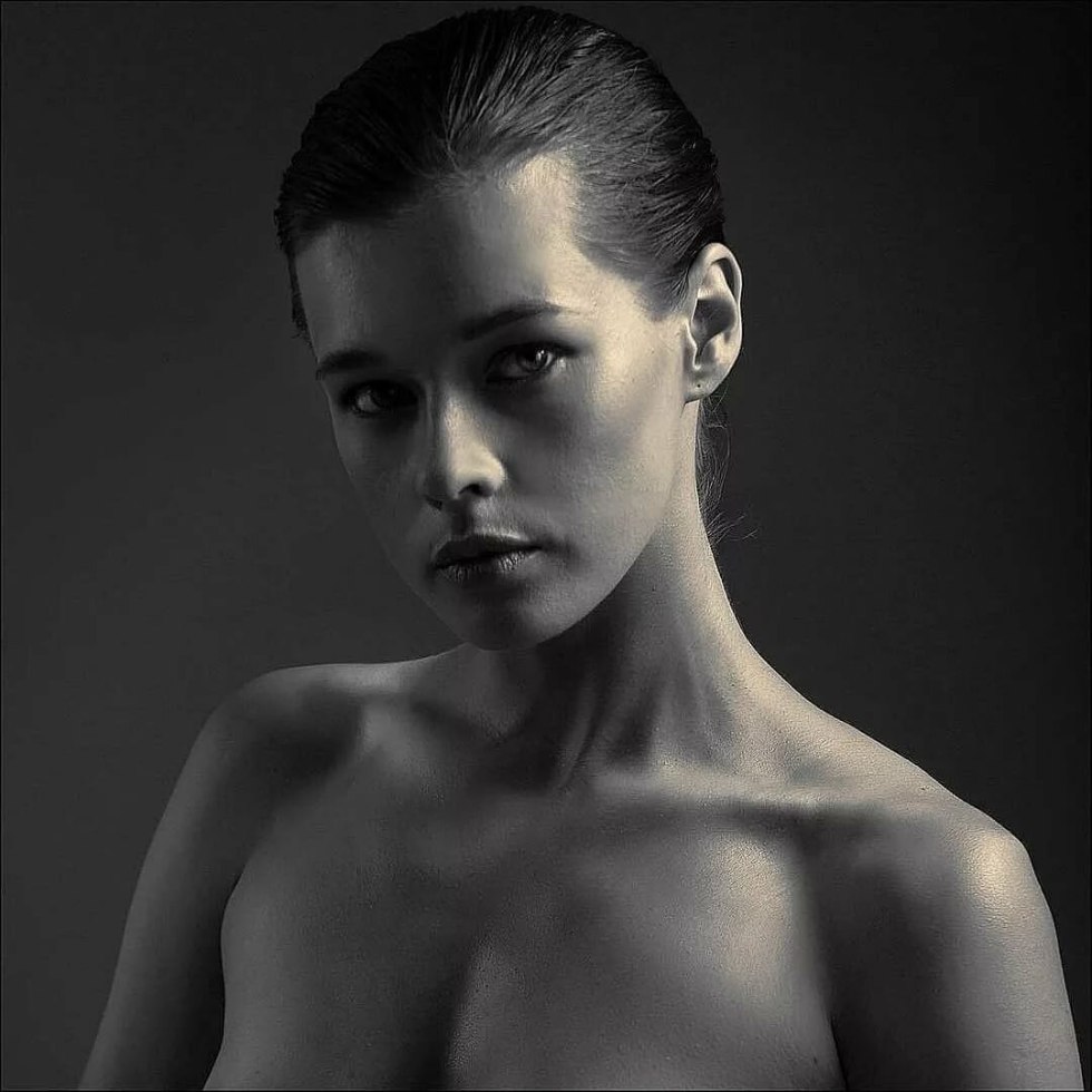 Katerina Spitz without a bra