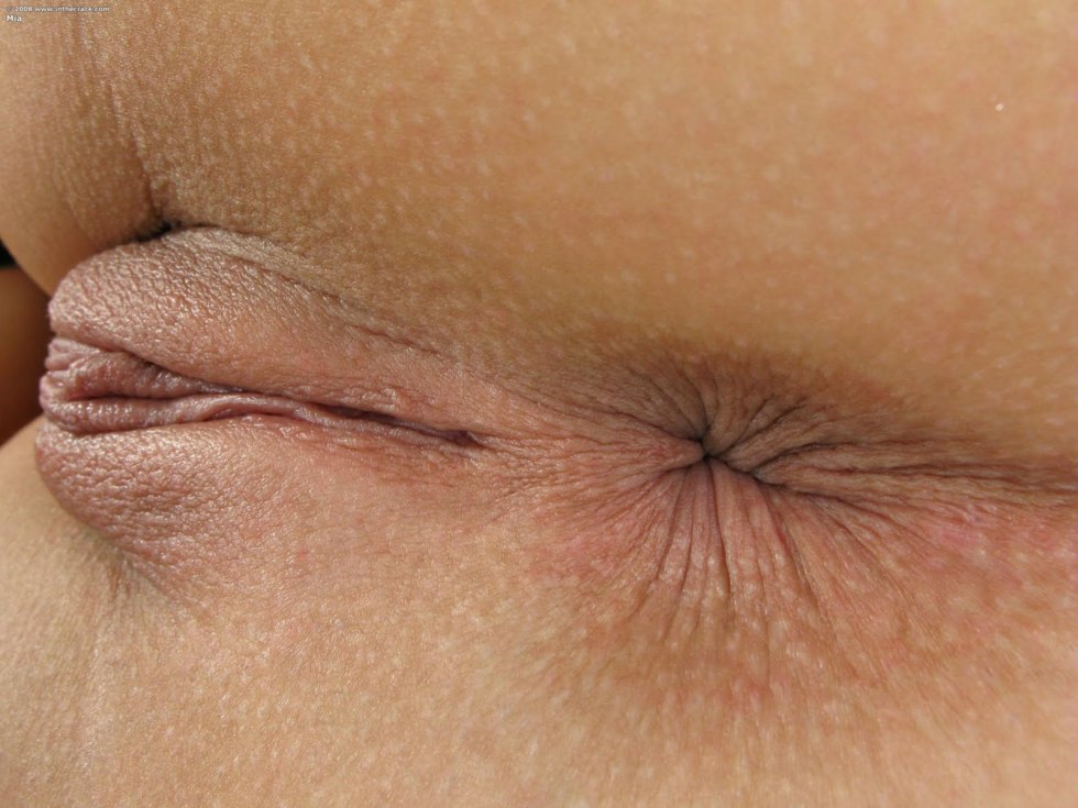 Nicole Eniston Anus close -up