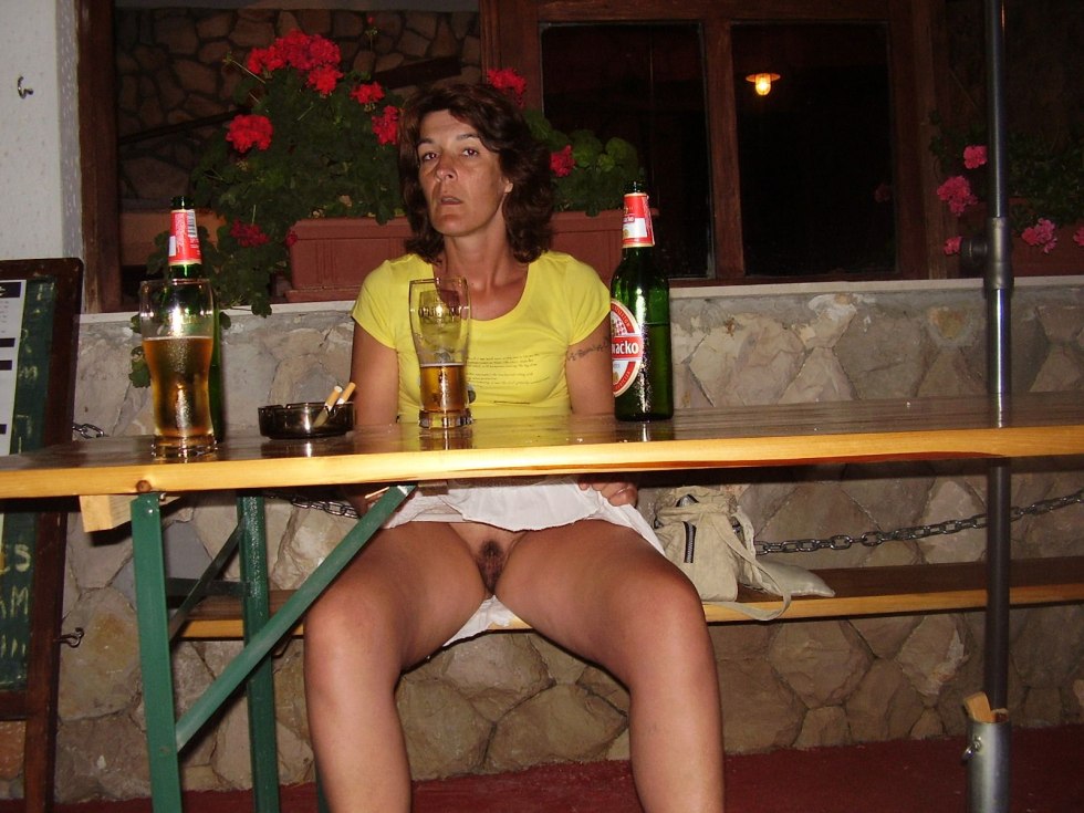 Mate in a bar without panties