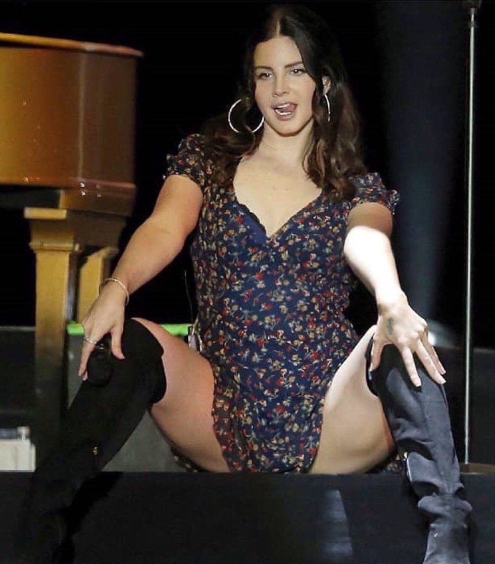 Lana Del Rey Cunnilingus
