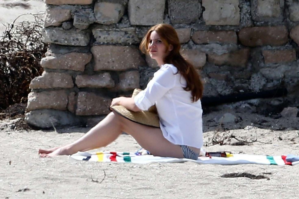 Singer Lana del Ra Naked