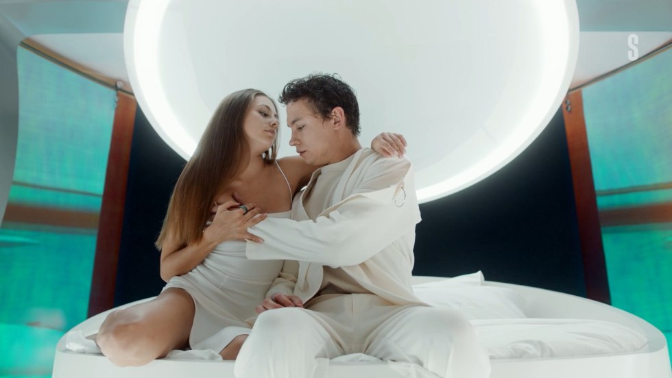 Infinite summer Julia naked