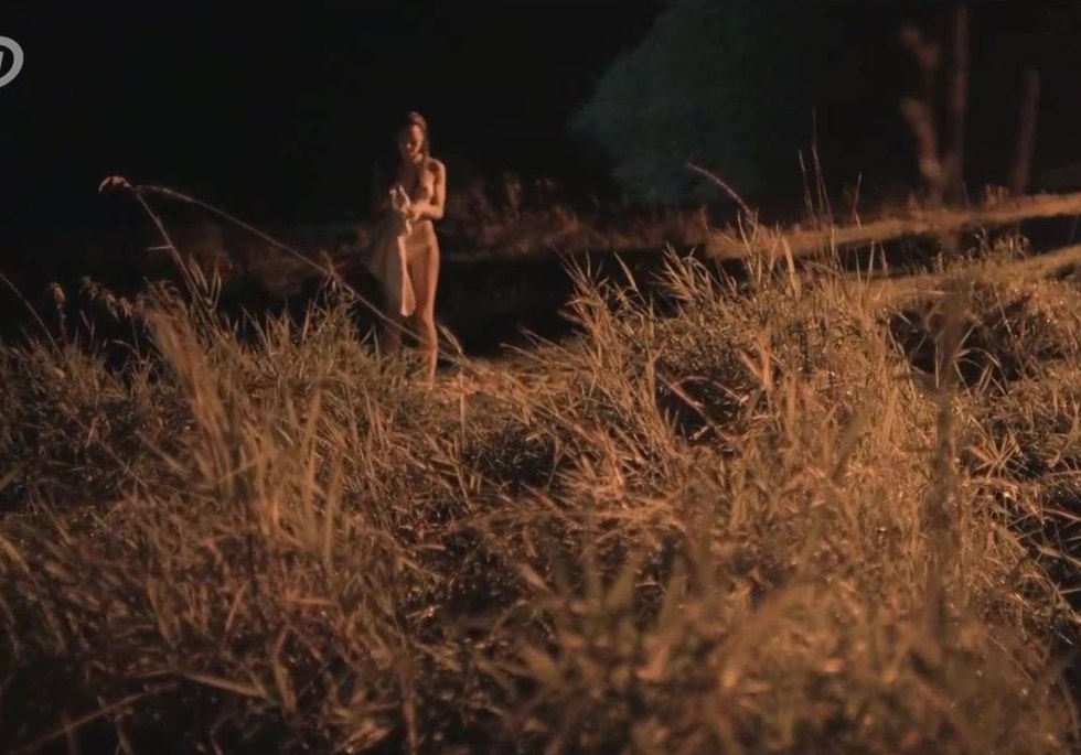 Naked Angelina shows a pussy