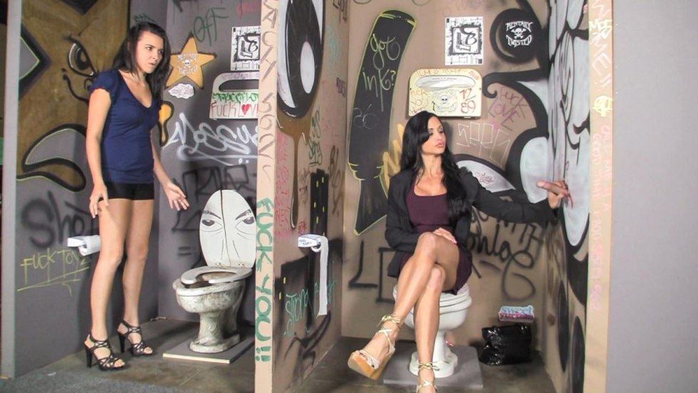 He fucked his head in the toilet