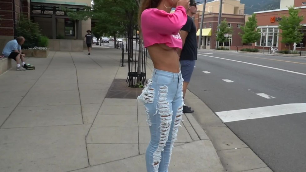 Girls show Titi on the street