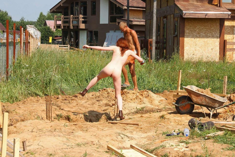 Naked two -meter woman