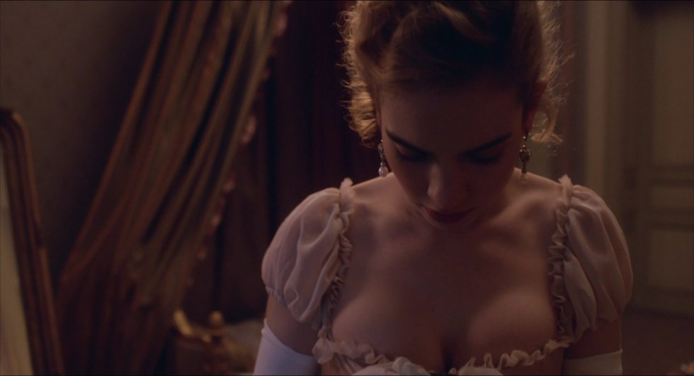 War and world bed scenes