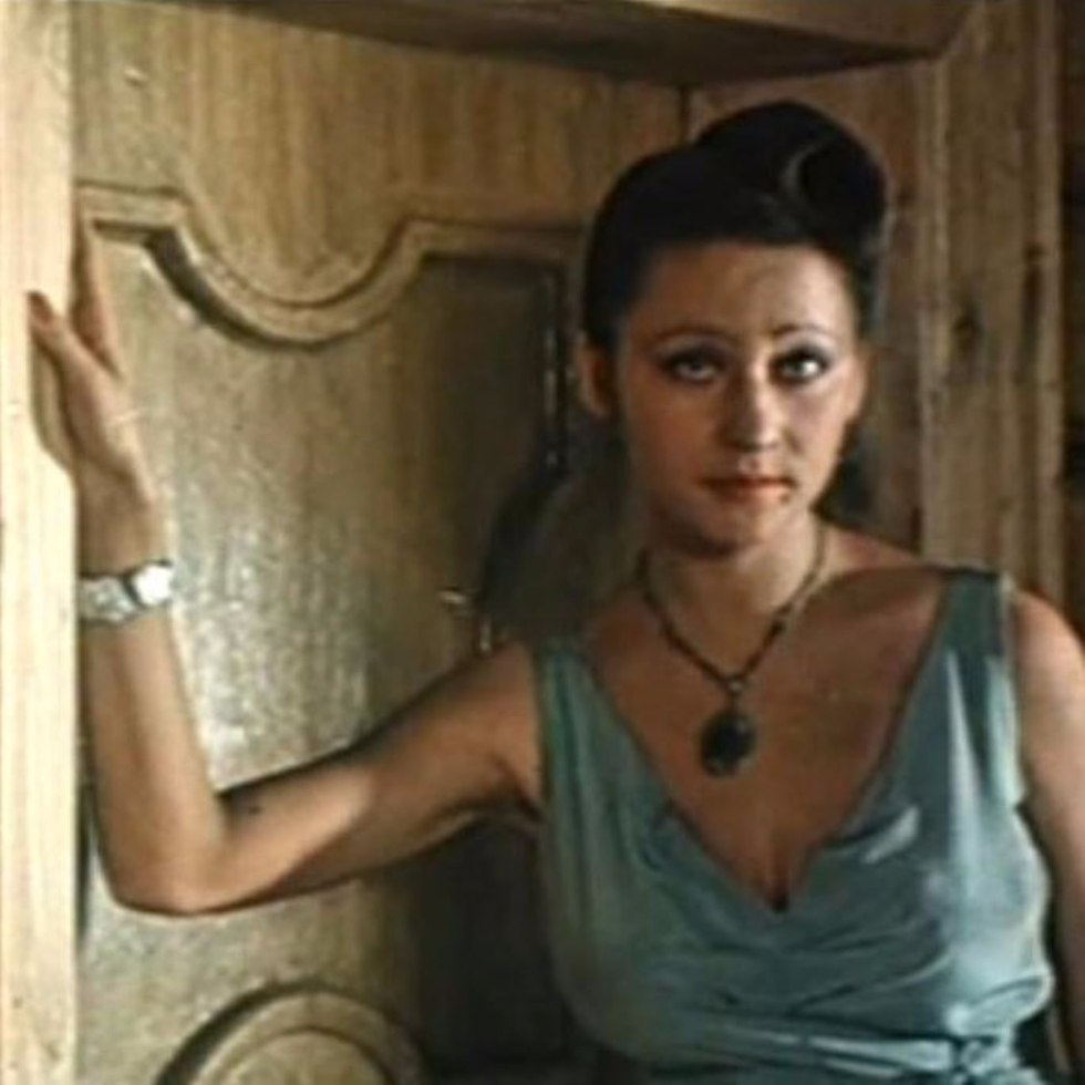 Erotic scenes by Louise Mossendz