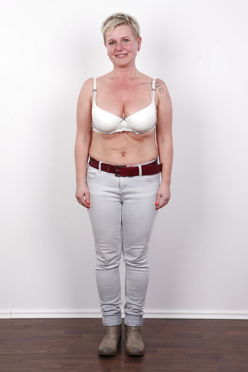 Fucked mature in the car