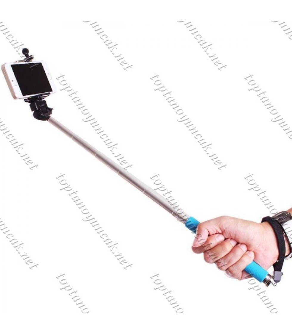 Anal masturbation in front of the mirror