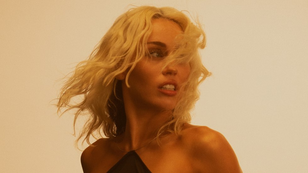 Rosalía singer figure